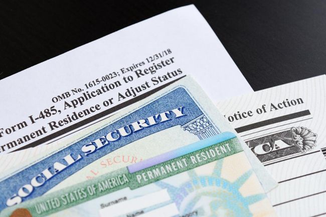 Phí nhập cư USCIS là phí gì? Đóng phí này như thế nào?