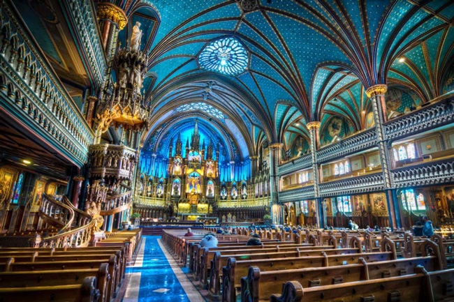 Nhà thờ Notre - Dame Basilica ở Montreal, bang Quebec